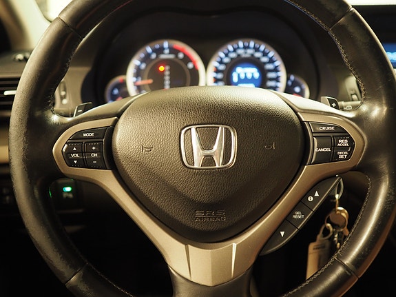 Honda Accord 14 of 30