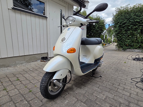 Vespa 50 5 of 13