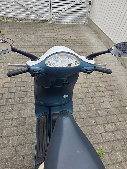 Vespa 50 8 of 13