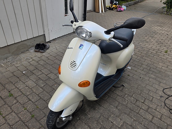 Vespa 50 6 of 13