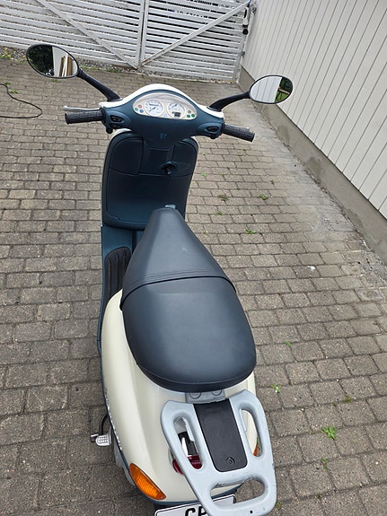 Vespa 50 7 of 13