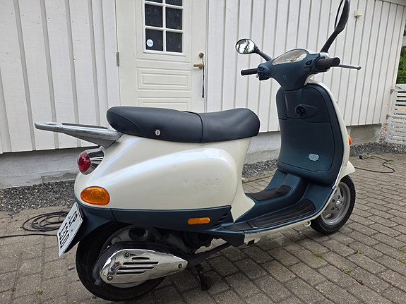 Vespa 50 9 of 13