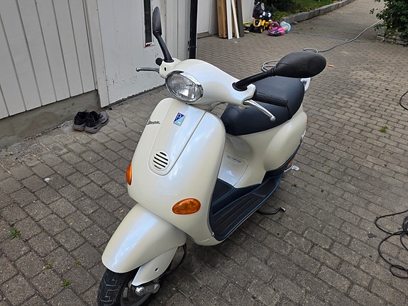 Vespa 50 4 of 13