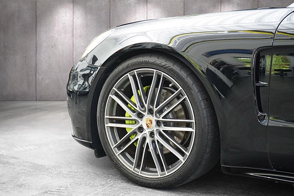Porsche Panamera 3 of 30