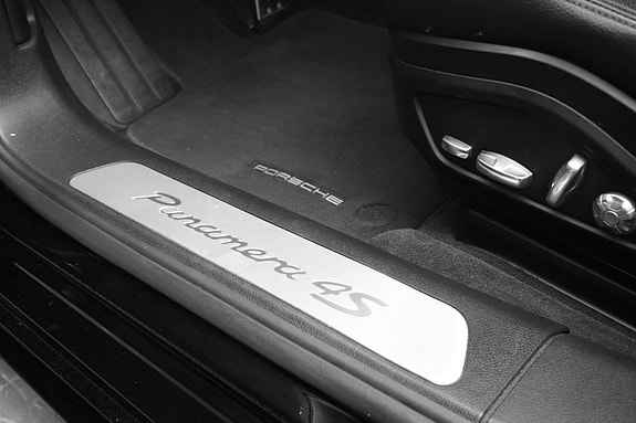 Porsche Panamera 14 of 30