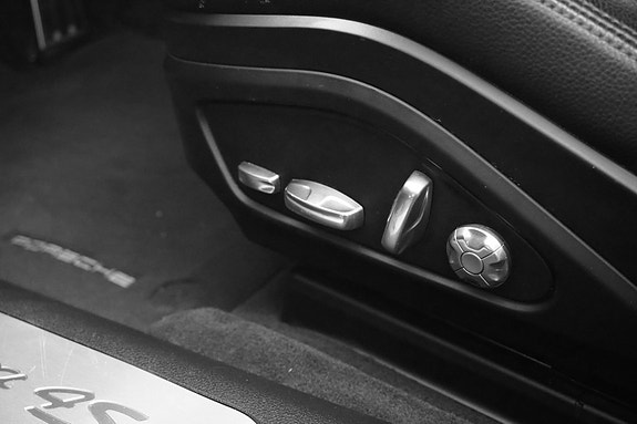 Porsche Panamera 13 of 30