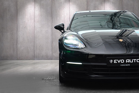 Porsche Panamera 4 of 30