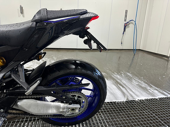 Yamaha MT-09 4 of 10