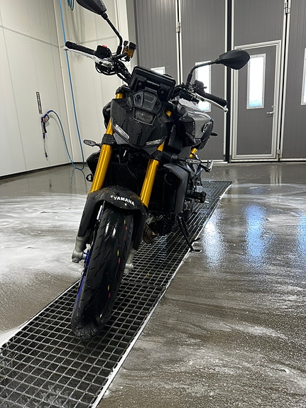 Yamaha MT-09 8 of 10
