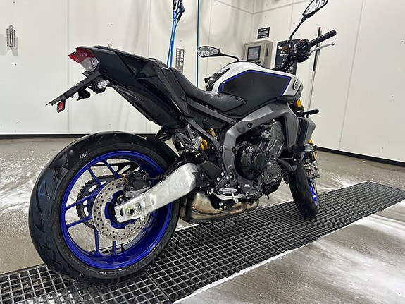 Yamaha MT-09 7 of 10