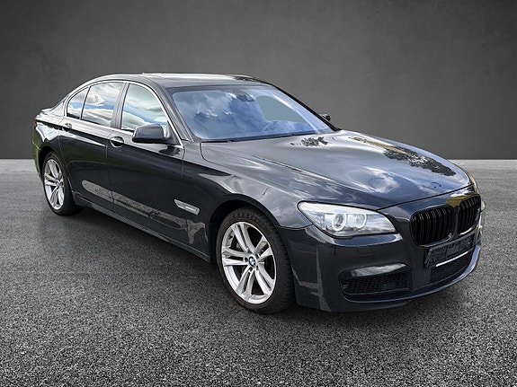 BMW 750i 2 of 16