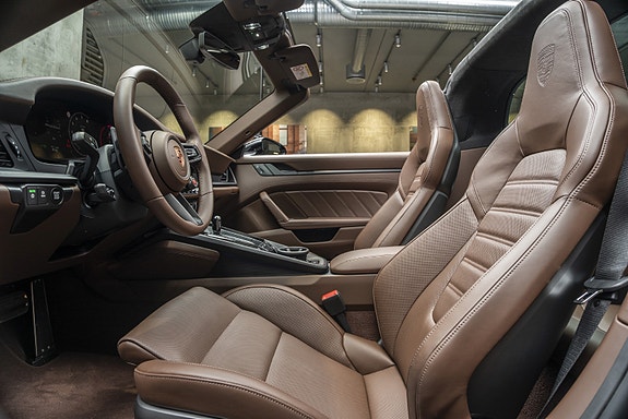 Porsche 911 16 of 30