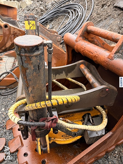 New Holland E265 gravemaskin m/ tannskuffe og defekt rototilt 10 of 15