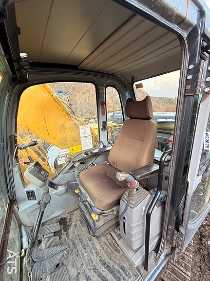 New Holland E265 gravemaskin m/ tannskuffe og defekt rototilt 14 of 15