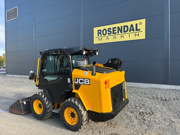 JCB 300 T4 2 of 15