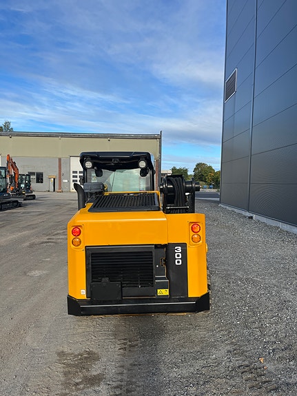 JCB 300 T4 3 of 15