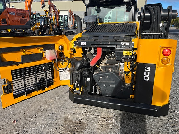 JCB 300 T4 13 of 15