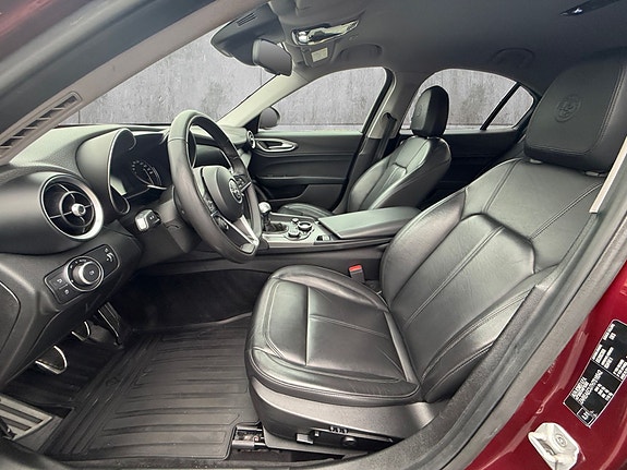 Alfa Romeo Giulia 10 of 20