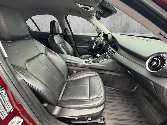 Alfa Romeo Giulia 17 of 20