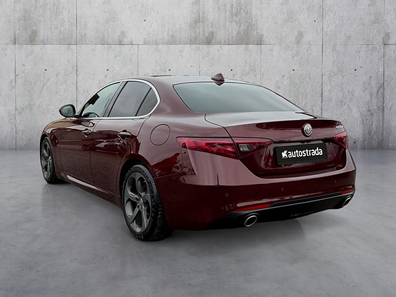 Alfa Romeo Giulia 3 of 20