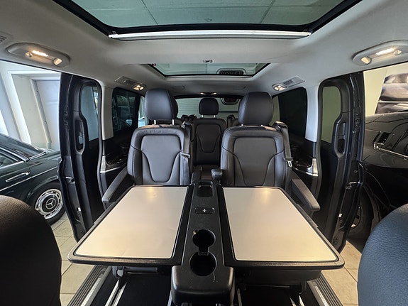 Mercedes-Benz EQV300 4 of 30