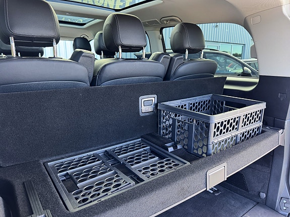Mercedes-Benz EQV300 13 of 30