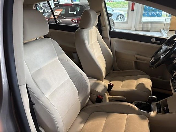 Volkswagen Golf Plus 8 of 12