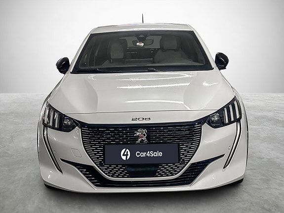 Peugeot e-208 8 of 30