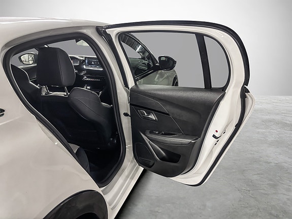 Peugeot e-208 26 of 30