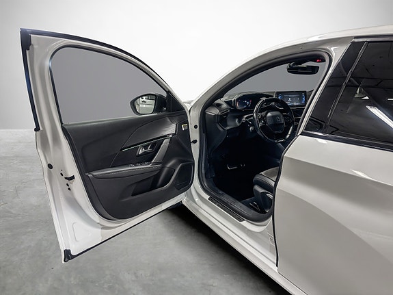 Peugeot e-208 9 of 30