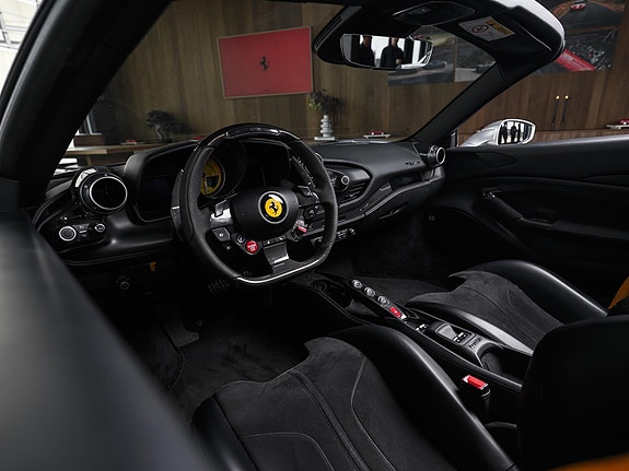 Ferrari F8 Spider 6 of 26