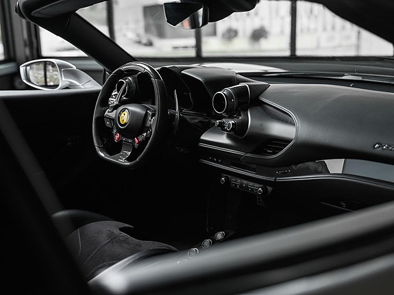 Ferrari F8 Spider 8 of 26