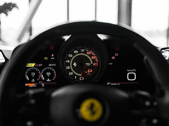 Ferrari F8 Spider 10 of 26