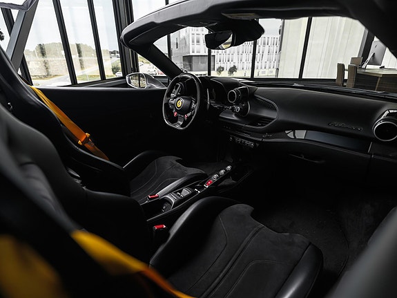 Ferrari F8 Spider 13 of 26