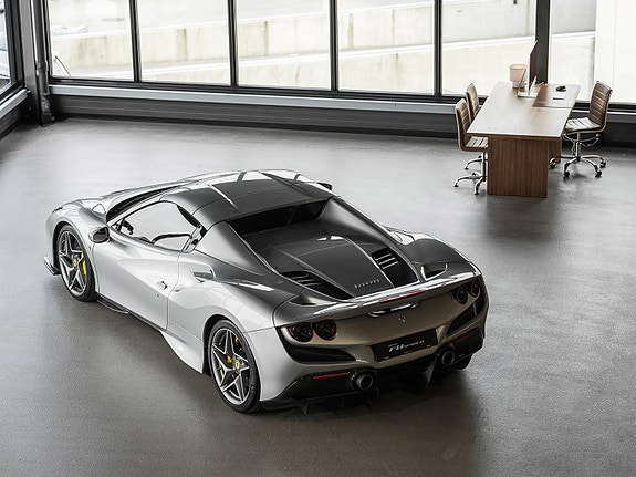 Ferrari F8 Spider 26 of 26
