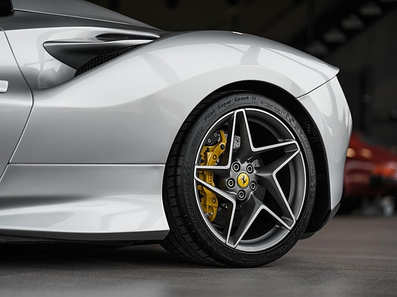 Ferrari F8 Spider 25 of 26
