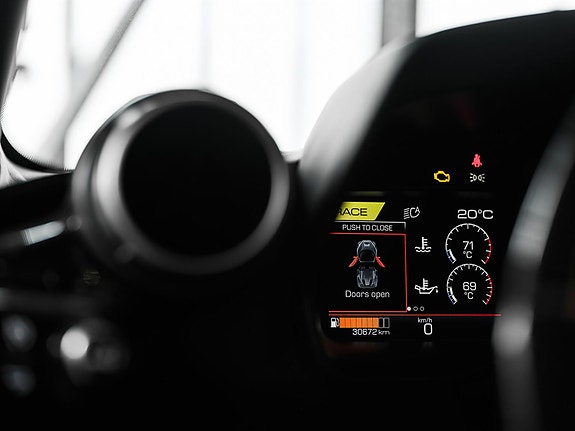 Ferrari F8 Spider 17 of 26