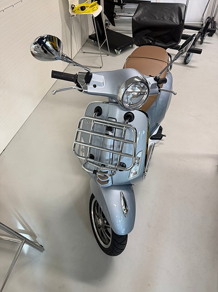 Vespa Primavera 50 Picnic 5 of 8