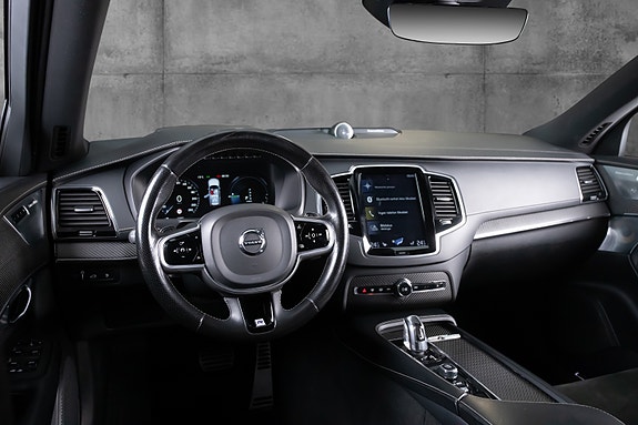 Volvo XC90 8 of 26