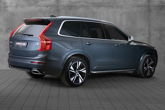 Volvo XC90 2 of 26