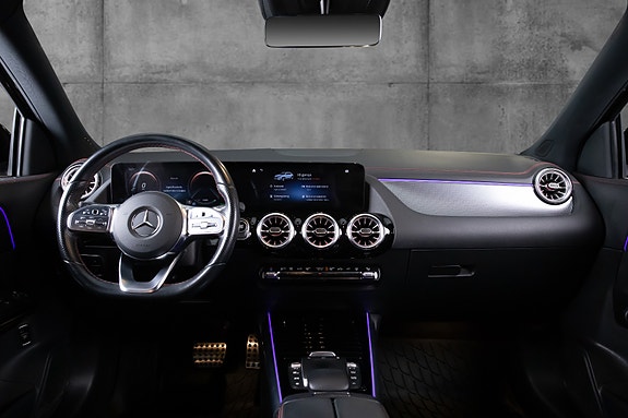 Mercedes-Benz EQA300 11 of 22