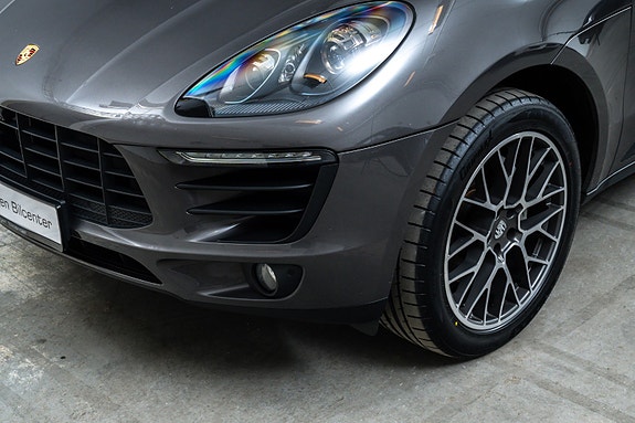 Porsche Macan 4 of 23