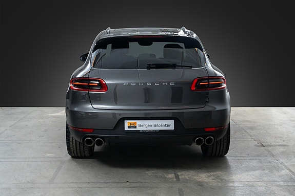 Porsche Macan 8 of 23