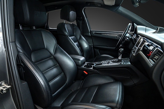 Porsche Macan 13 of 23