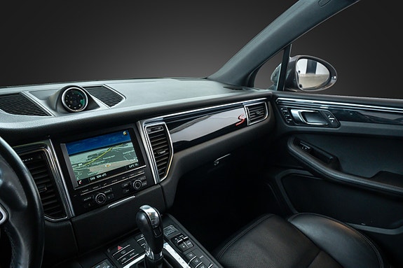 Porsche Macan 11 of 23