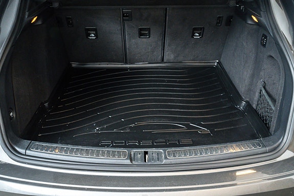 Porsche Macan 22 of 23