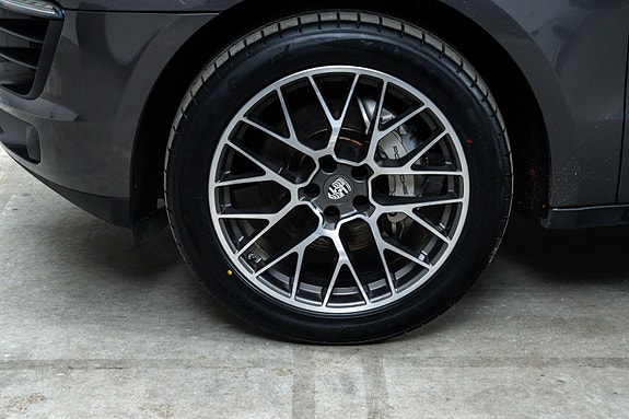 Porsche Macan 6 of 23