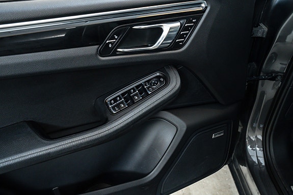 Porsche Macan 14 of 23