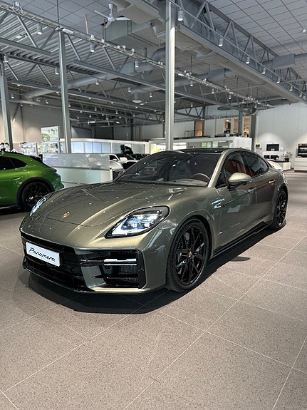 Porsche Panamera 2 of 10