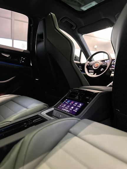 Porsche Panamera 7 of 10